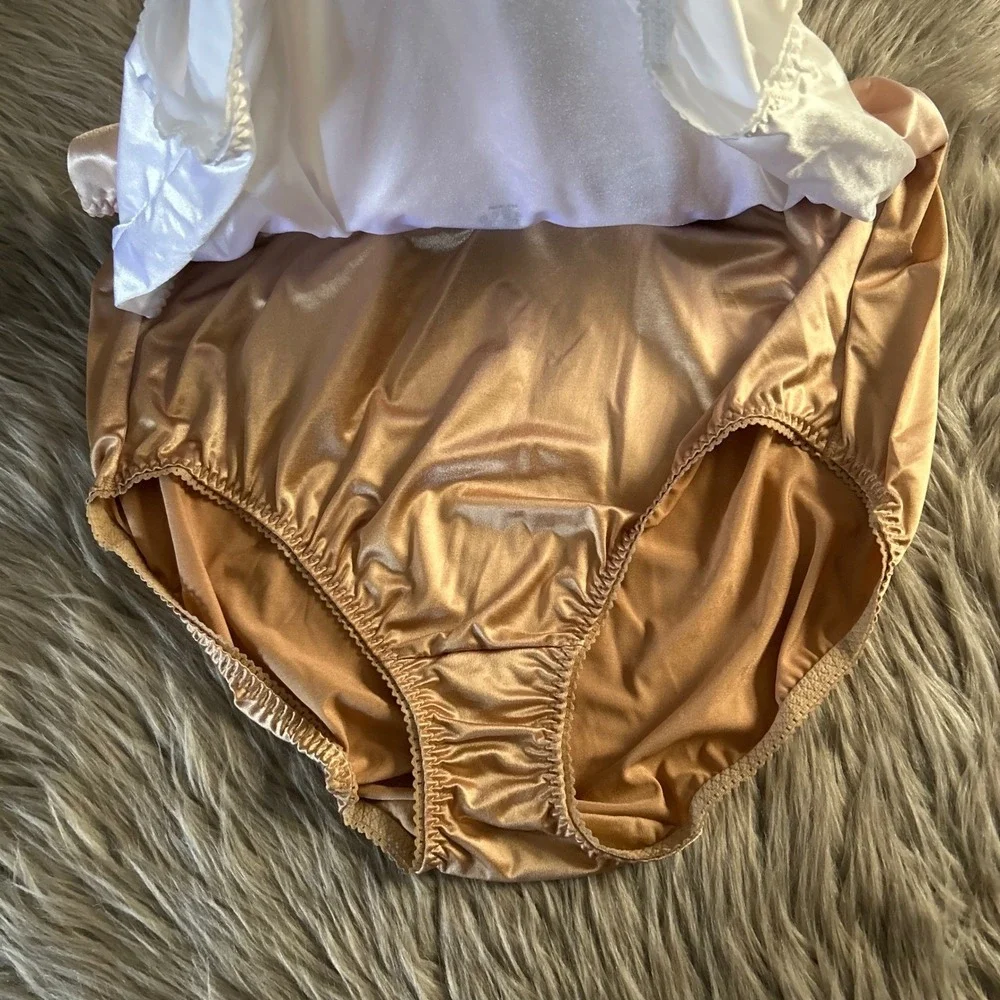 Vanity Fair Undershapers Panties Women's Size 5XL/12 Light Control Underwear NEW